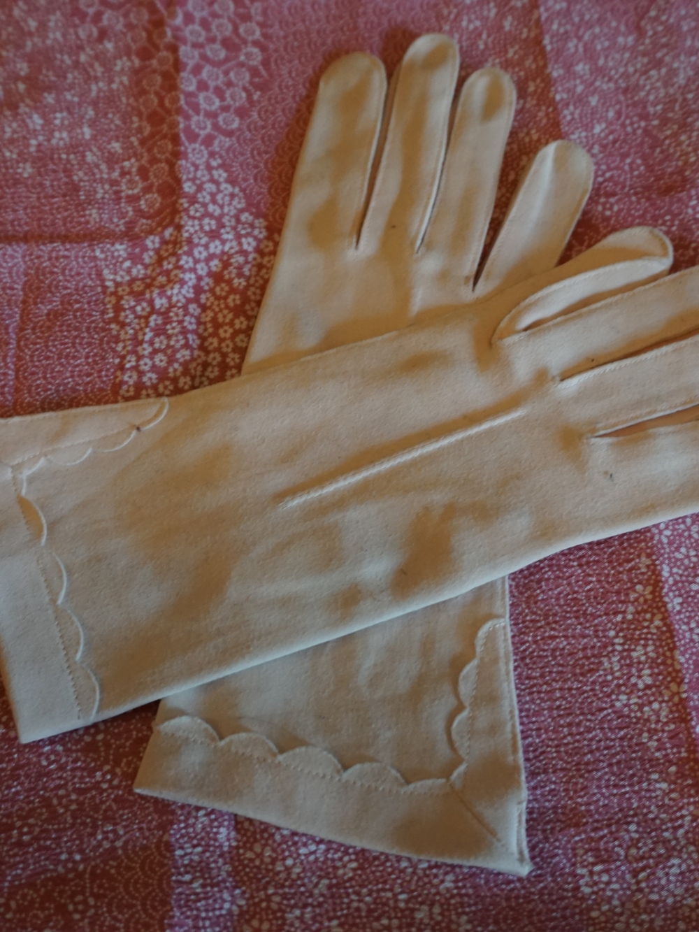 Vintage Pale Pink Women's Scalloped Dress Gloves